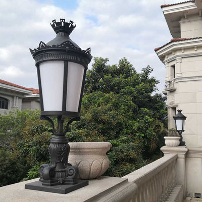 Outdoor Europese antieke tuinverlichting Decoratieve Stromstraatlamp Verlichting Straat Waterdicht Moderne polen Led Solar Street Light