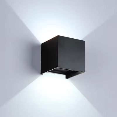Kleurweergave-index Ra 80 Moderne buitenwandlamp LED Waterdicht IP65 Opwaarts-Doorwaarts licht