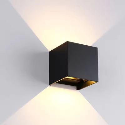 Kleurweergave-index Ra 80 Moderne buitenwandlamp LED Waterdicht IP65 Opwaarts-Doorwaarts licht